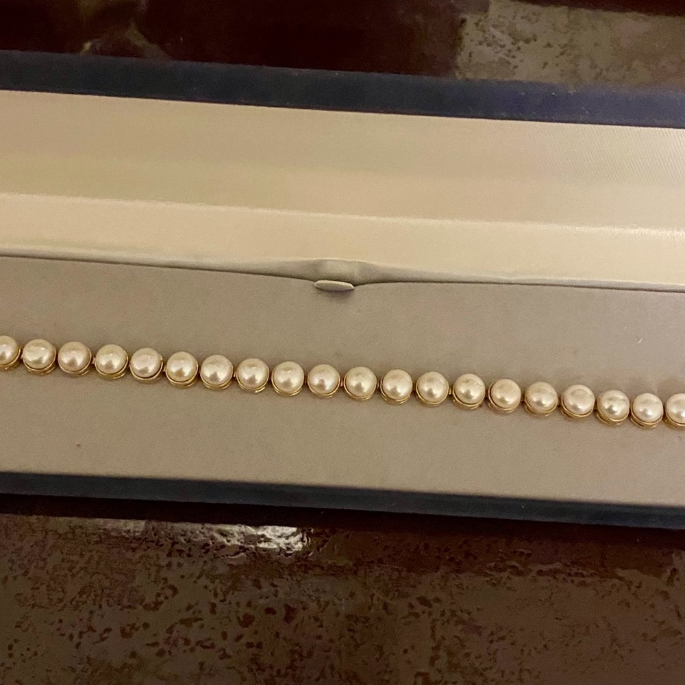 Classic Custom Gold and Pearl Bracelet - Picture 6 of 9